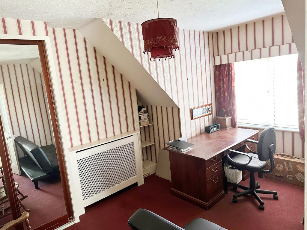 Lot: 13 - FOUR-BEDROOM MAISONETTE WITH SEA VIEWS - Bedroom